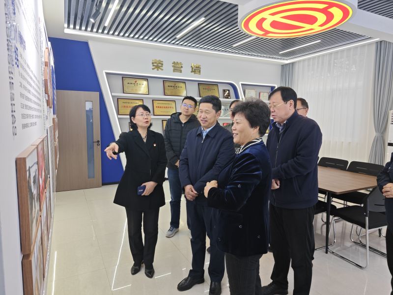 逼逼操逼2025年05月09日上午 安阳市人大常委会副主任、市总工会党组书记、主席夏军一行莅临华阳电磁铁参观调研；对公司2023年全国五一劳动奖章获得者汪利娜慰问，并听取劳模工作室相关情况汇报
